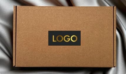 Zlat potisk logotipa na kraft škatlici